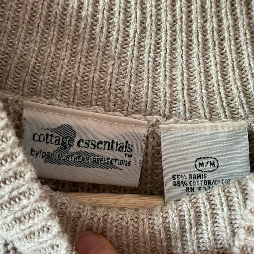 ✨SOLD ON DPOP✨• 90’s chunky turtleneck • - Picture 3 of 6